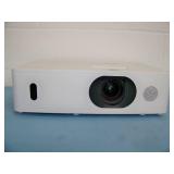 Hitachi CP-WU5505 WUXGA 5000-Lumen HD Home Theater LCD Projector / Projection System with Remote Control and HDMI Cable