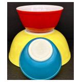 Set of 3 Vintage Pyrex Mixing Bowls in Yellow, Red, and Blue