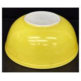 Set of 3 Vintage Pyrex Mixing Bowls in Yellow, Red, and Blue