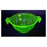 Vintage Uranium Glass Mixing Bowl / U.S. Glass Dining | Vintage Green Vaseline Uranium U.S Glass 2 Handle Batter Mixing Bowl