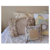 UL - Twin Bedding Set - Quilted Floral Bedspread & Coordinating Pillow Collection
