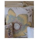 UL - Twin Bedding Set - Quilted Floral Bedspread & Coordinating Pillow Collection