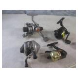 (BS) 4 Fishing Reels, Pole and Bobb...