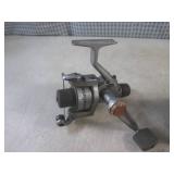(BS) 4 Fishing Reels, Pole and Bobb...