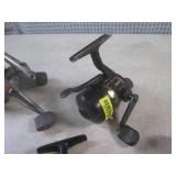 (BS) 4 Fishing Reels, Pole and Bobb...