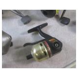 (BS) 4 Fishing Reels, Pole and Bobb...
