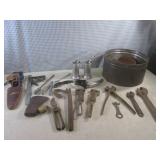 (BS) Assorted Vintage and Other Han...