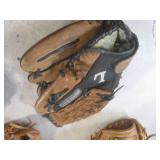 (EW2) 5 Assorted Baseball Gloves...