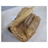 (EW4) 5 Assorted Baseball Gloves...