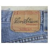 (CS) 5 Pairs of Jeans - Levi Straus...