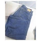 (CS) 5 Pairs of Jeans - Levi Straus...