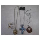 (CNTR) 4 Rings and 3 Necklaces / 1 ...