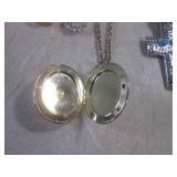 (CNTR) 4 Rings and 3 Necklaces / 1 ...