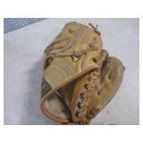 (EW6) 5 Assoorted Baseball Gloves...