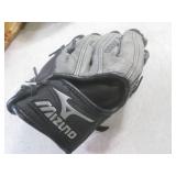 (EW6) 5 Assoorted Baseball Gloves...