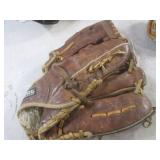 (EW5) 5 Assoorted Baseball Gloves...