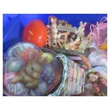 (G-1) Tote Full of Assorted Easter ...