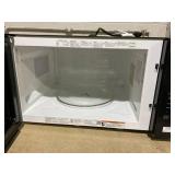 Whirlpool 2.2 cu. ft. Sensor Cooking Microwave Model: WMCS7024RZ00 (Transit Damage, See Photos)