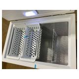 Vissani 7 cu. ft. Manual Defrost Chest Freezer with LED Light Type in White Model: DCM7QWBWW (Minor Transit Damage, See Photos Of Right Side)