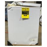 Vissani 5.0 cu. ft. Manual Defrost Chest Freezer with LED Light in White Model # HMCF5W5 (Transit Damage, SEE PHOTOS)