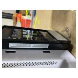 BLACK+DECKER EM925AZE-P 0.9 Cubic Foot 900 Watt Stainless Steel Microwave with Turntable, Cu.Ft, Black/Silver Model # EM925AZE-P (Used)