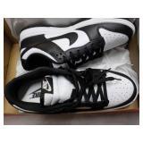 Nike Dunk Low Tennis Shoes...