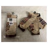 4 Pairs Of Tan Muk Luks Socks