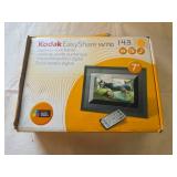 SSS. Kodak Easy Share Digital Frame-SV710