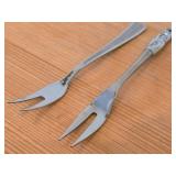 Lot of (7) 437-grams (total) Silverplated Knives - Dinner (x4), Pickle (x2), Hardanger Best Dinner (x1)