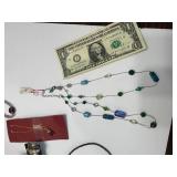 ASSORTMENT OF JEWLERY