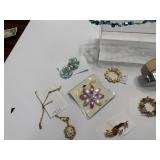 LOT OF JEWLERY