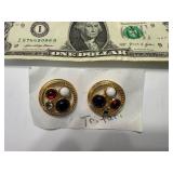 ASSORTMENT OF JEWLERY