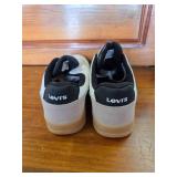 LEVI Sneakers Mens 9.5 LIKE NEW