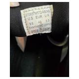 LEVI Sneakers Mens 9.5 LIKE NEW