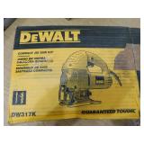 DEWALT 5.5 Amp Corded Variable Speed Jig Saw Kit with Bag