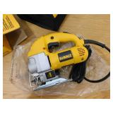 DEWALT 5.5 Amp Corded Variable Speed Jig Saw Kit with Bag