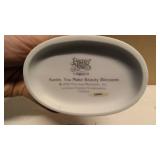 Precious Moments Figurine "Auntie, You Make Beauty Blossom" item#737623
