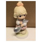 Precious Moments Figurine "just a happy note" item#890960