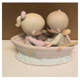 Precious Moments Figurine "Friends never drift apart" Item#100250