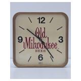 Working Vintage OLD MILWAUKEE Advertising Beer Clock Sign