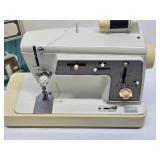 Working SINGER Sewing Machine w/Attachments & Foot Pedal