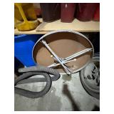 Round Table Creeper and 2 exhaust hoses