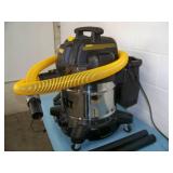 DeWalt 10 Gallon Wet/Dry Vac / Vacuum