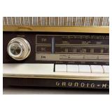 LLR - Vintage Grundig Majestic FM/AM Radio Model: 2140U LLR - Vintage Grundig Majestic FM/AM Radio Model: 2140U
