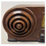 RR - Vintage Emerson AX212 'Bullseye' Moderne Radio with Vintage Walnut Wood Cabinet RR - Vintage Emerson AX212 'Bullseye' Moderne Radio with Vintage Walnut Wood Cabinet