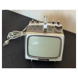 DR - Vintage Singer TV-6 Transistor Television - 6-inch Portable DR - Vintage Singer TV-6 Transistor Television - 6-inch Portable