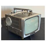 DR - Vintage Singer TV-6 Transistor Television - 6-inch Portable DR - Vintage Singer TV-6 Transistor Television - 6-inch Portable