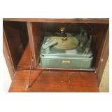 Vintage Philco Radio Phonograph Console. Standard Broadcast