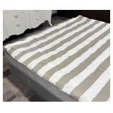 Pillowfort Twin Striped Comforter - Taupe & White