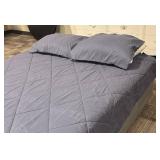 Room Essentials Full-Size Comforter with Pillowcases